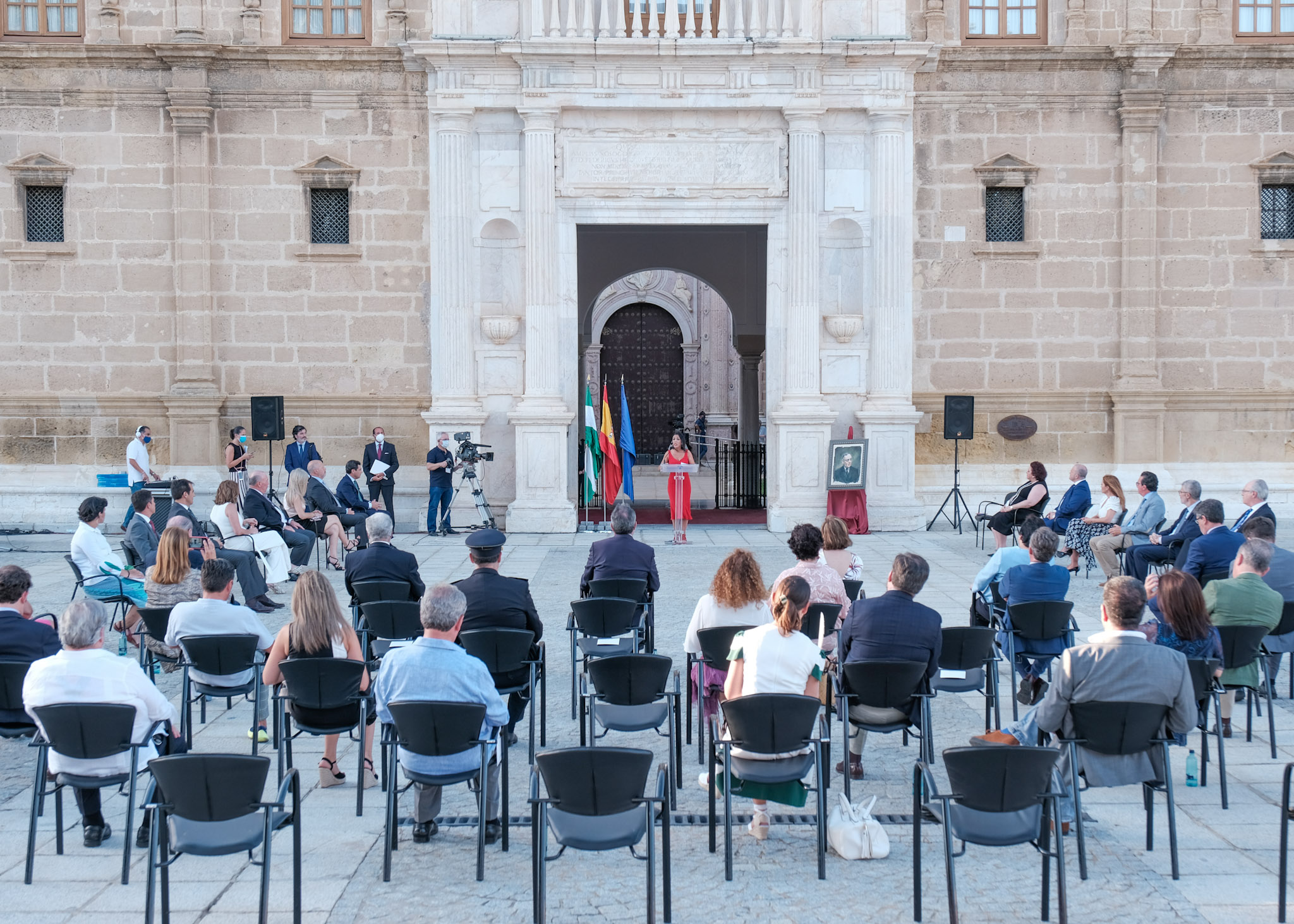   La fachada principal del Parlamento, durante la intervencin de la presidenta, Marta Bosquet, en el acto de conmemoracin del 135 aniversario del nacimiento de Blas Infante