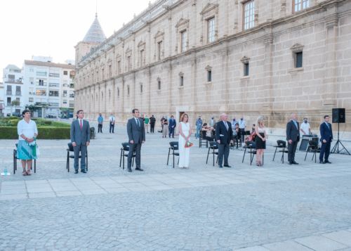   Miembros del Gobierno y portavoces durante el acto en homenaje a Blas Infante