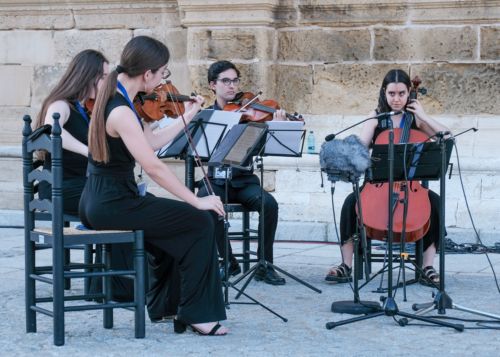   El cuarteto de cuerda Cristbal de Morales, adems de otras piezas, interpret el himno de Andaluca al final del acto