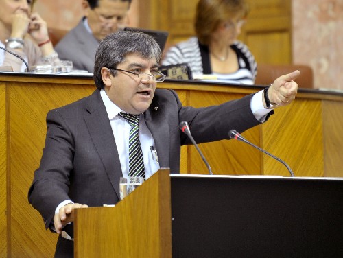 El diputado del Grupo Socialista Jos Garca Giralte se dirige al Pleno en la sesin de hoy