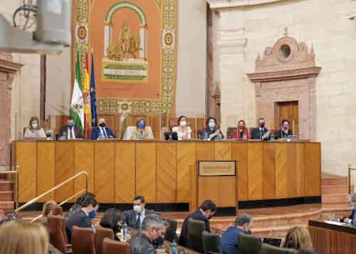 La Mesa del Parlamento tras la lectura de la declaracin institucional  