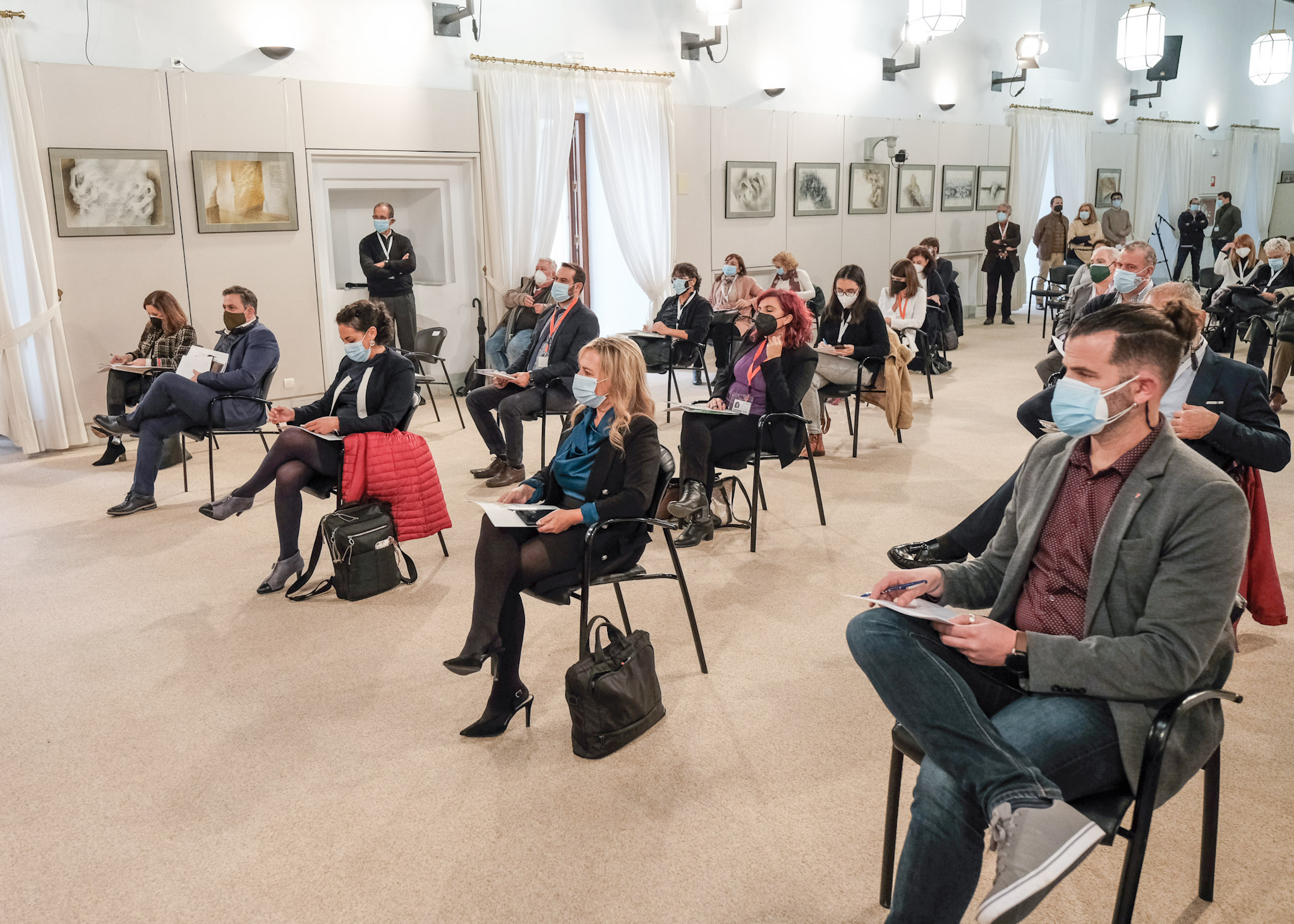   Representantes de los cinco grupos parlamentarios que forman parte, a su vez, de la Comisin sobre Polticas para la Proteccin de la Infancia en Andaluca asisten al acto   