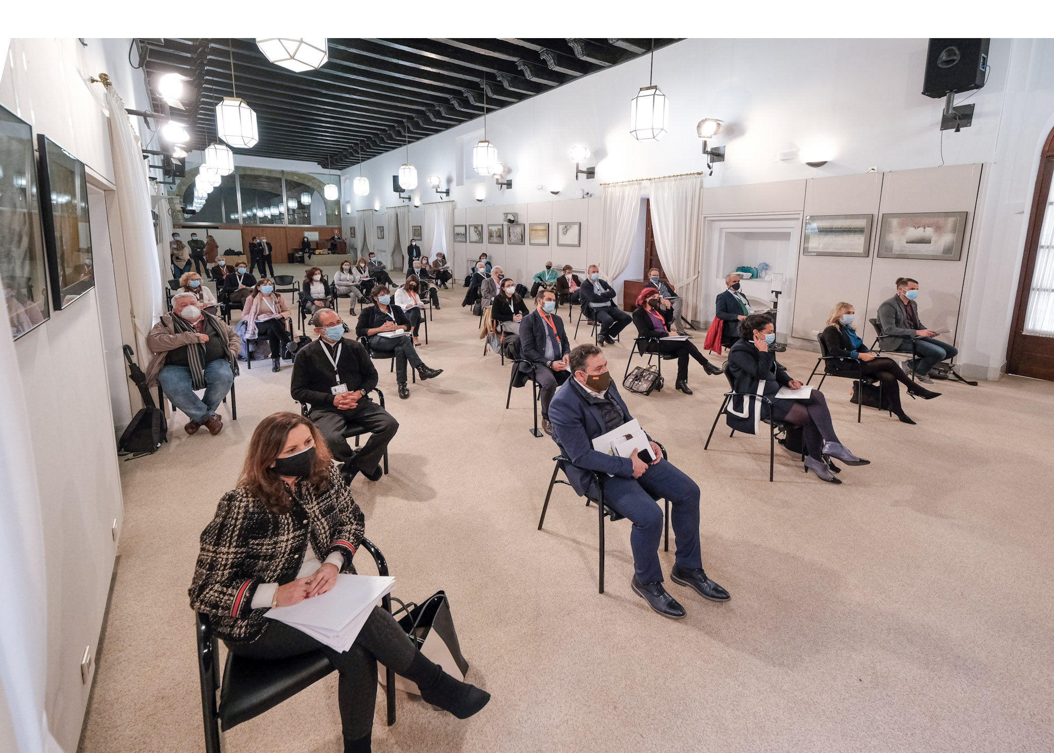  Pblico asistente, entre diputados y autoridades de distintas organizaciones, durante el acto organizado por el Foro Profesional por la Infancia en Andaluca 