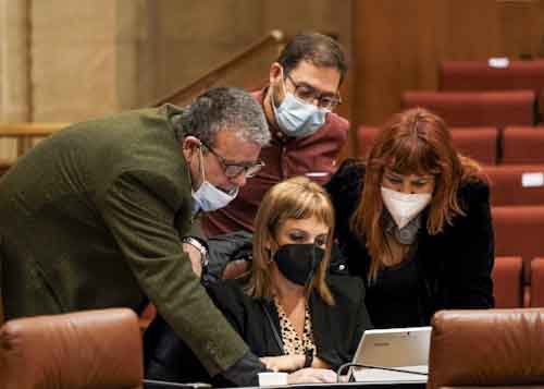 Algunos diputados no adscritos antes de comenzar la sesin 