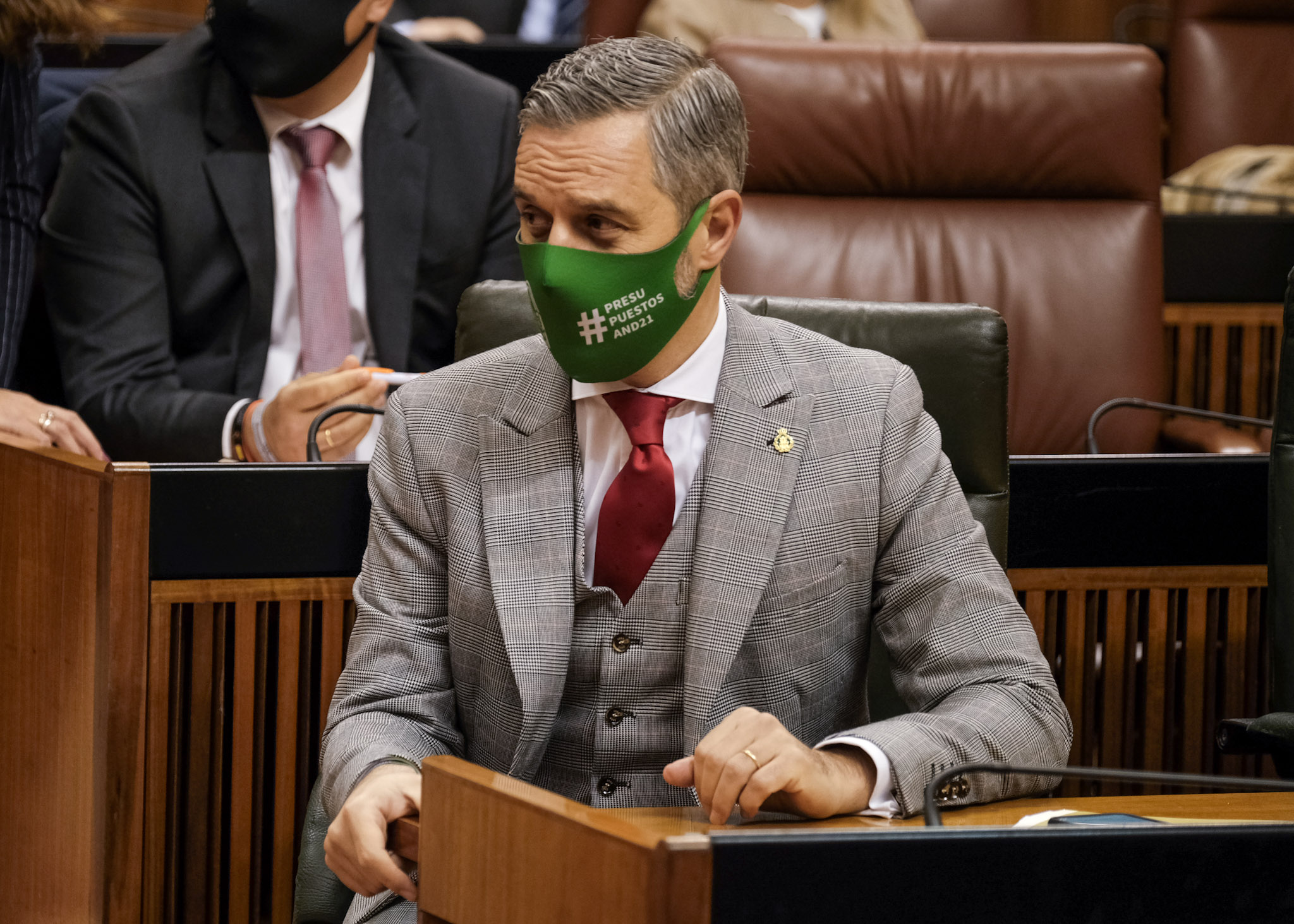 El consejero de Hacienda y Financiacin Europea, Juan Bravo, sigue el debate del Presupuesto 
