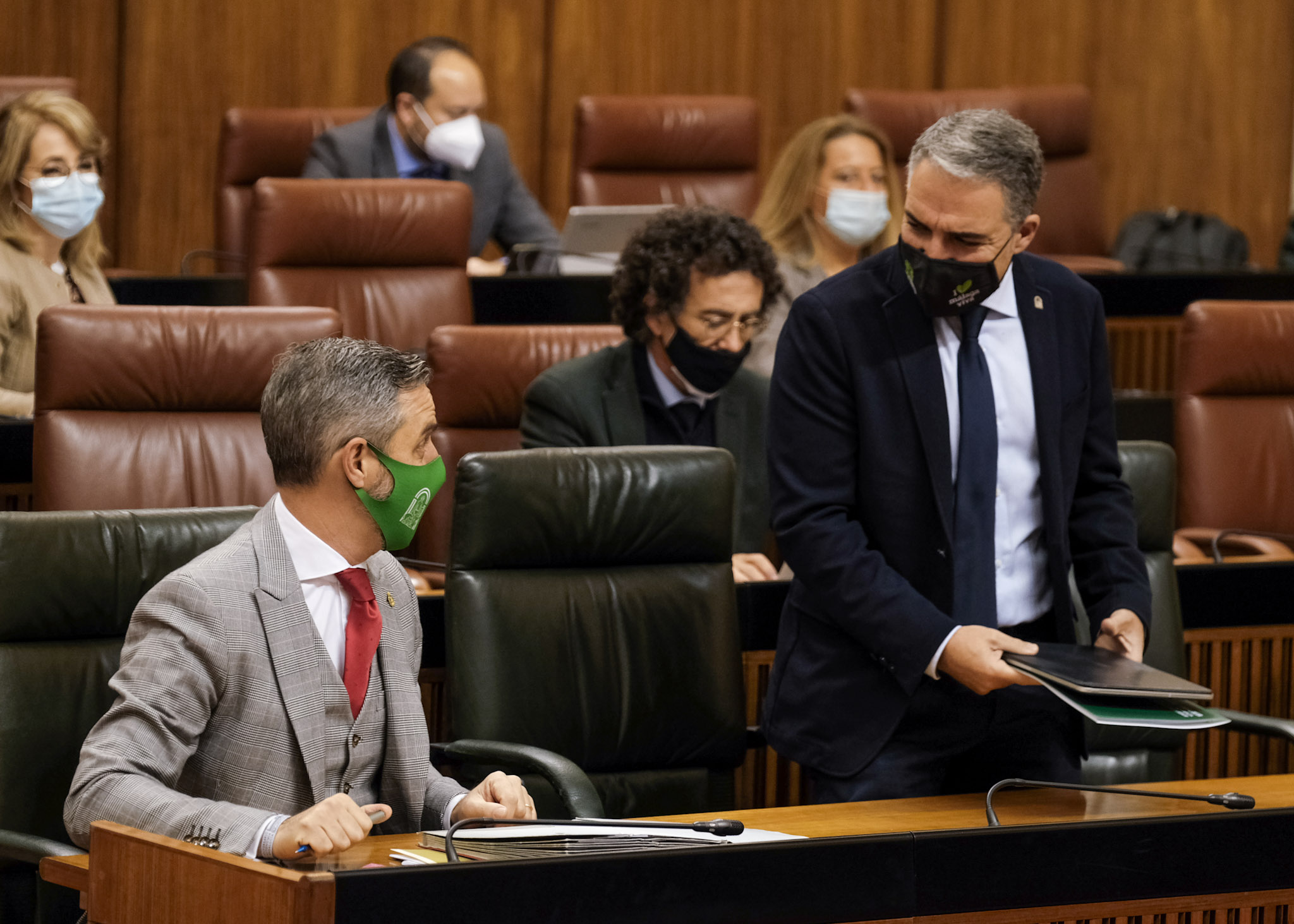 El consejero de Hacienda, Juan Bravo, y el consejero de la Presidencia, Elas Bendodo 
