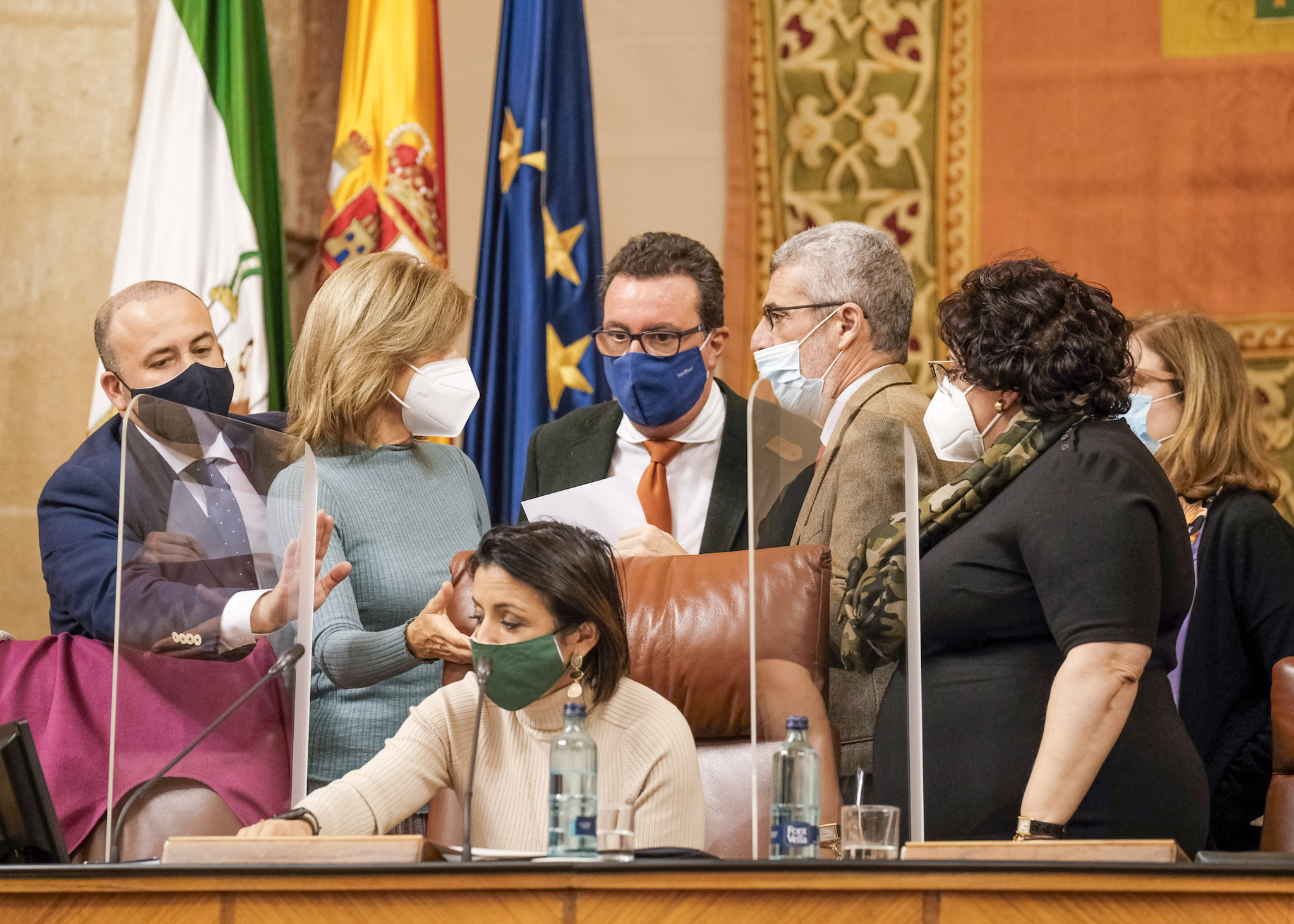 Momento de deliberacin de la Mesa del Parlamento tras una de las votaciones 