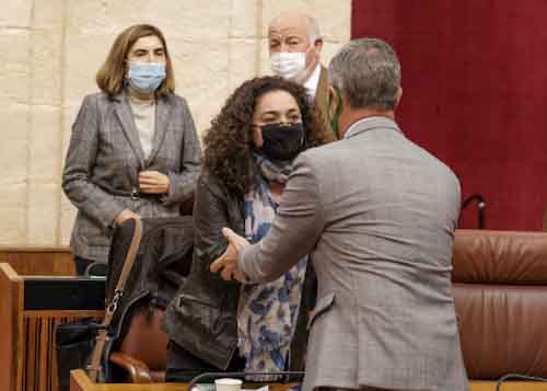 La portavoz del Grupo Adelante Andaluca, Inmaculada Nieto, felicita al consejero de Hacienda 