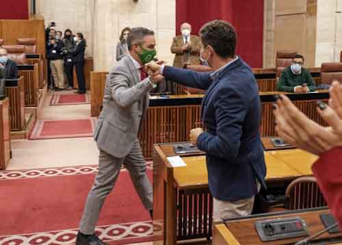 El portavoz del Grupo Ciudadanos, Sergio Romero, y el consejero de Hacienda, Juan Bravo, tras la aprobacin del Presupuesto 