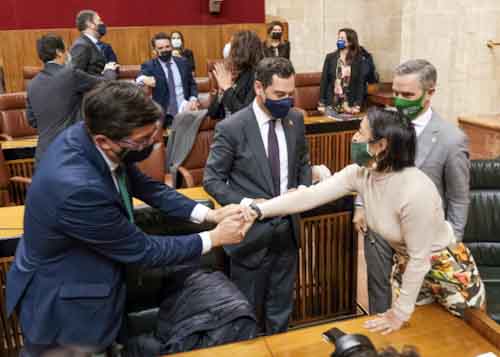   La presidenta del Parlamento de Andaluca, Marta Bosquet; el presidente de la Junta, Juan Manuel Moreno; el vicepresidente, Juan Marn; y el consejero de Hacienda, Juan Bravo 