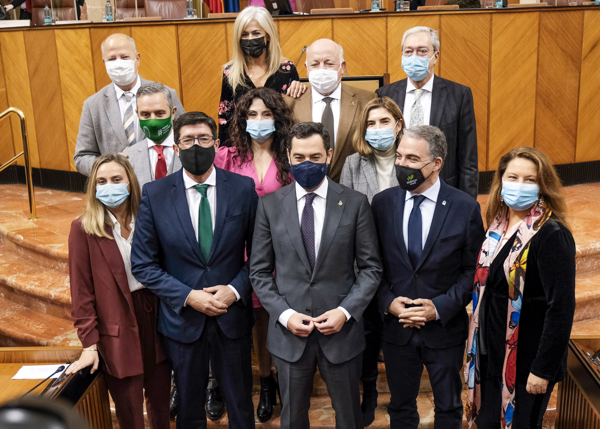   Foto de familia del presidente de la Junta de Andaluca, Juan Manuel Moreno, y los consejeros del Ejecutivo andaluz 