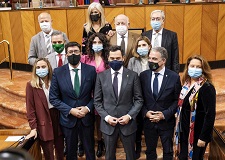   Foto de familia del presidente de la Junta de Andaluca, Juan Manuel Moreno, y los consejeros del Ejecutivo andaluz 