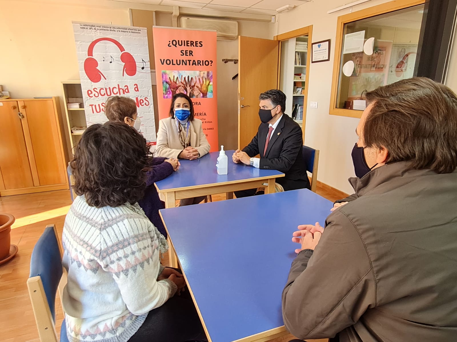  La presidenta del Parlamento, Marta Bosquet, durante su visita a la Asociacin para la Lucha contra las Enfermedades del Rin ALCER Almera