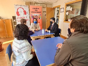  La presidenta del Parlamento, Marta Bosquet, durante su visita a la Asociacin para la Lucha contra las Enfermedades del Rin ALCER Almera