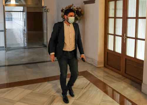 Ismael Snchez, del Grupo Adelante Andaluca, se dirige a la Comisin 