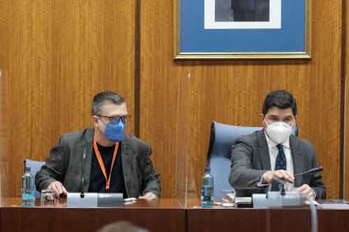 El segundo compareciente de la maana en la Comisin de Investigacin, Julio Samuel Coca, junto al presidente de la Comisin, Enrique Moreno  