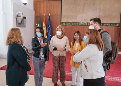 Marta Bosquet, presidenta del Parlamento, en un momento distendido antes de la lectura del manifiesto