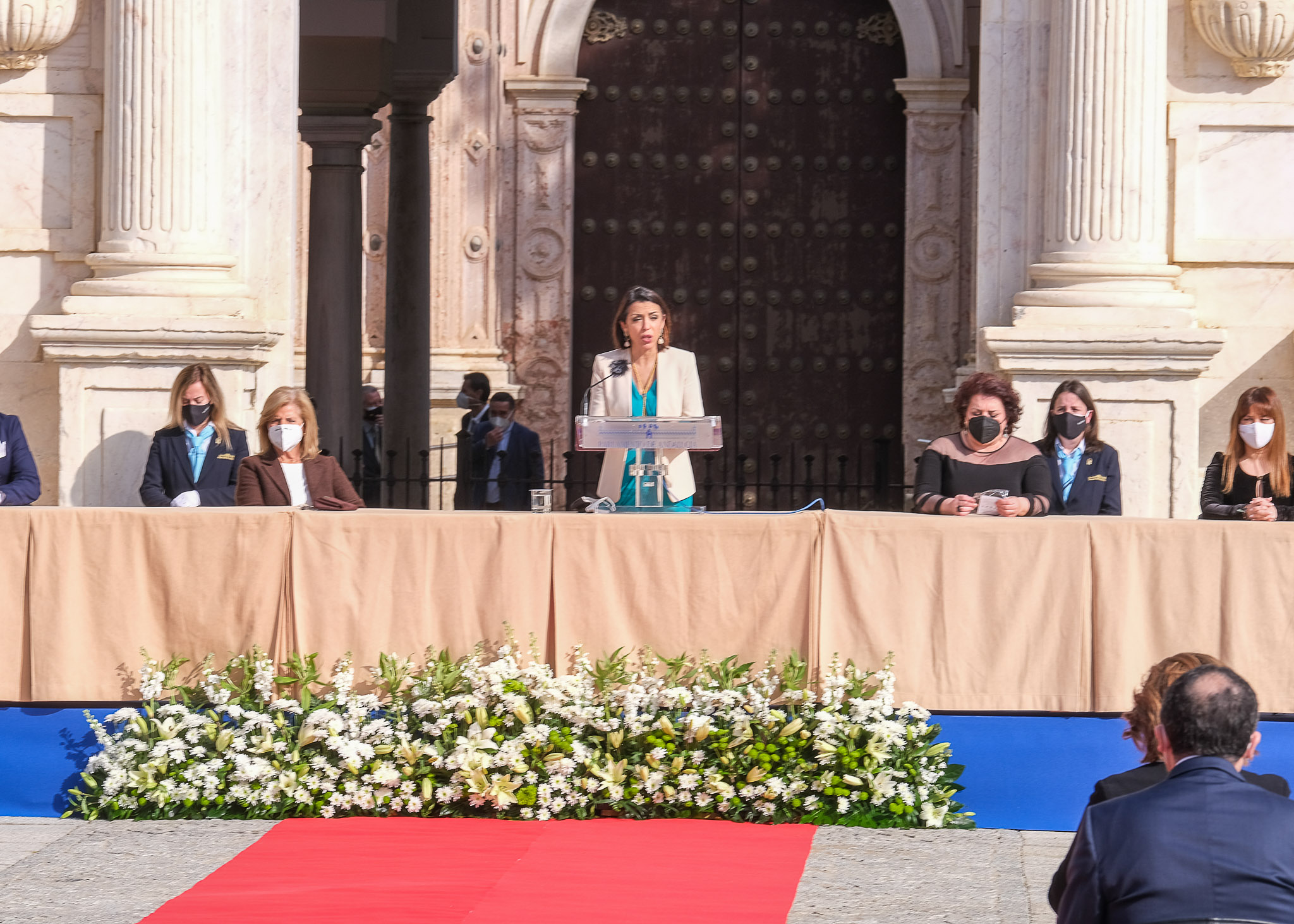   La presidenta del Parlamento, Marta Bosquet, durante su discurso institucional con motivo del 28 F