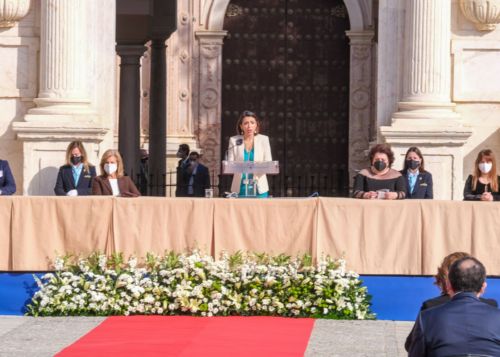   La presidenta del Parlamento, Marta Bosquet, durante su discurso institucional con motivo del 28 F