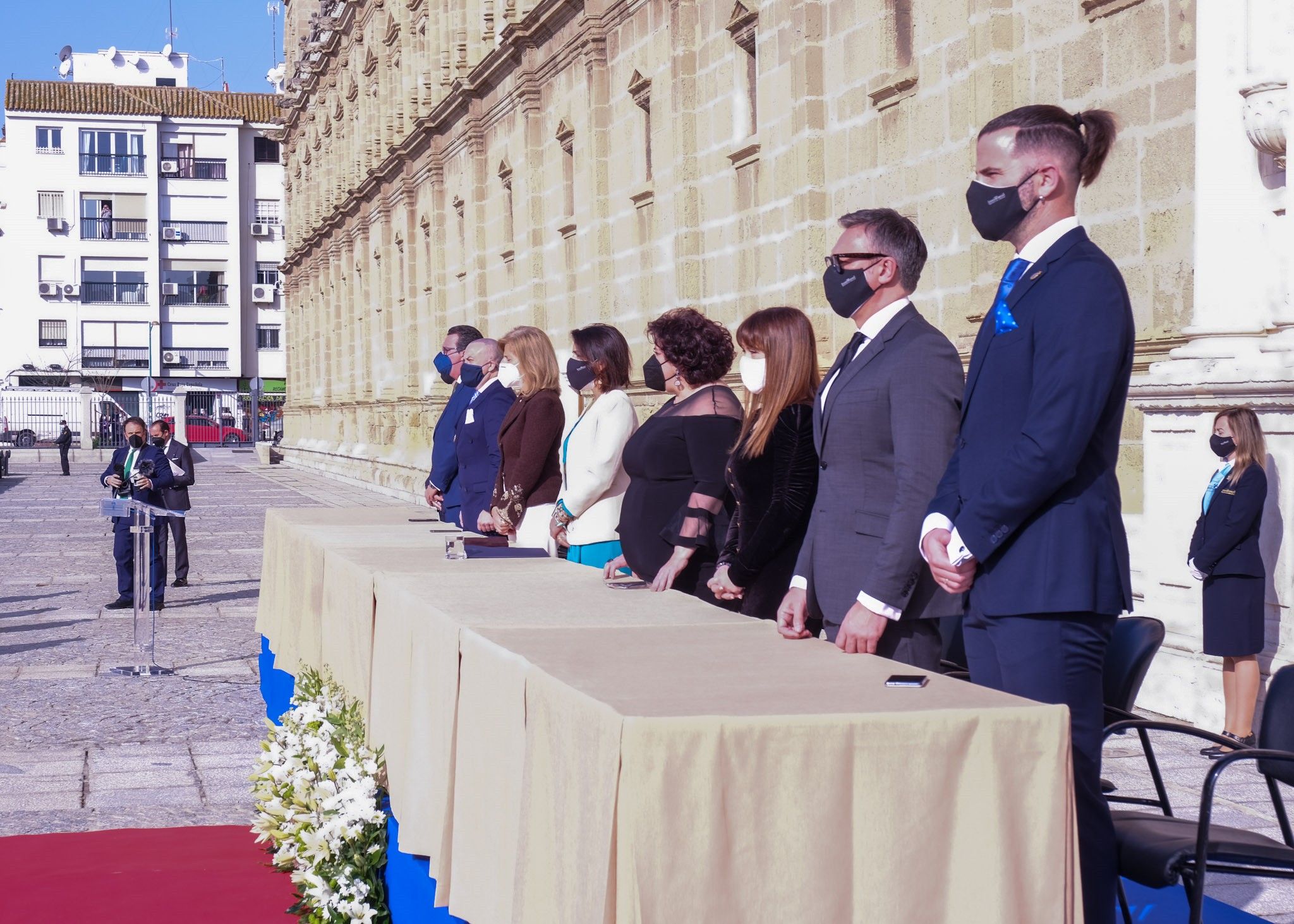   La Mesa del Parlamento durante el minuto de silencio en memoria de las v�ctimas de la COVID-19