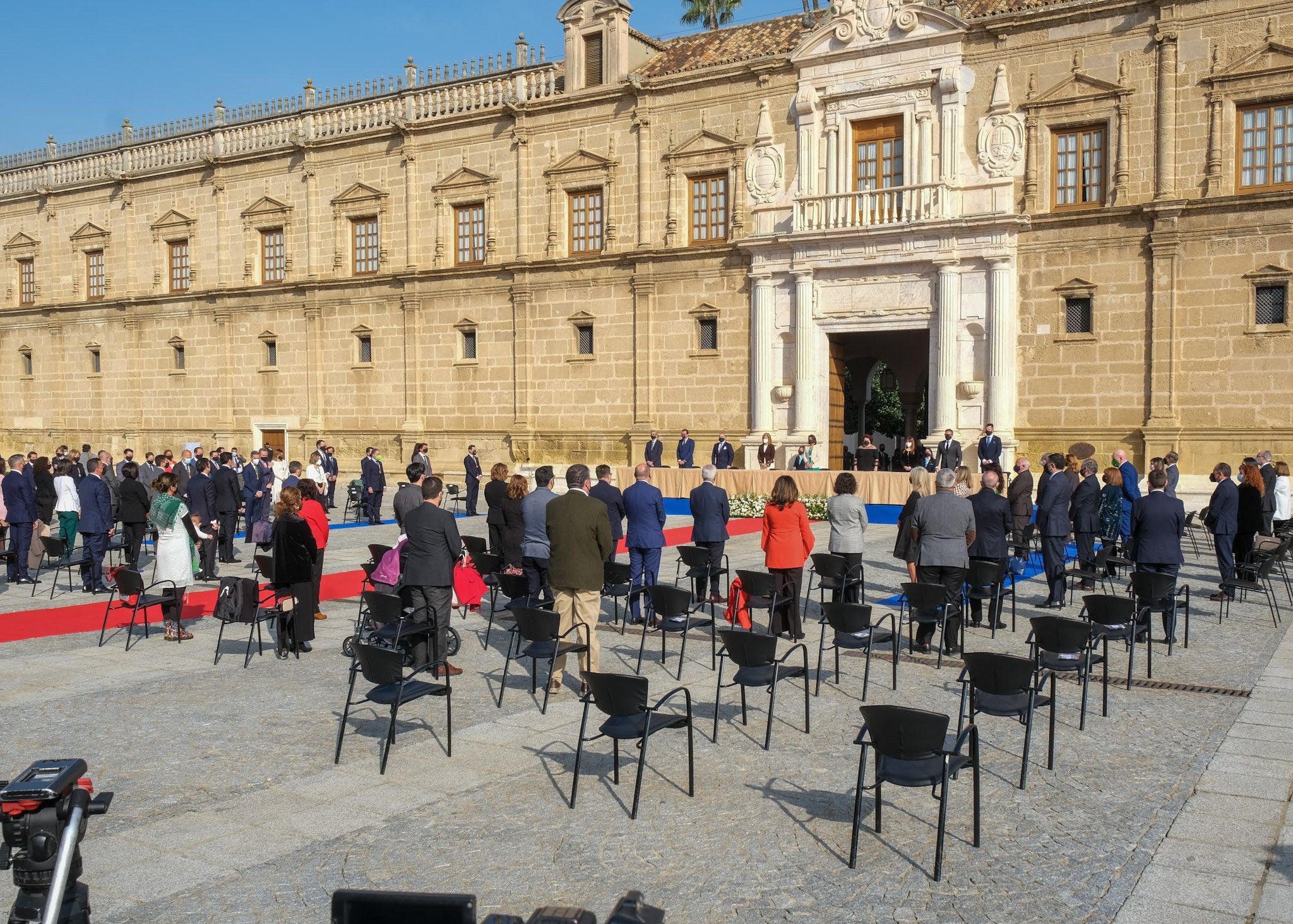   Minuto de silencio por las v�ctimas de la COVID al inicio del acto institucional