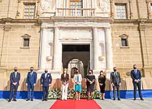  La Mesa del Parlamento de Andaluc�a a la finalizaci�n de los actos institucionales 