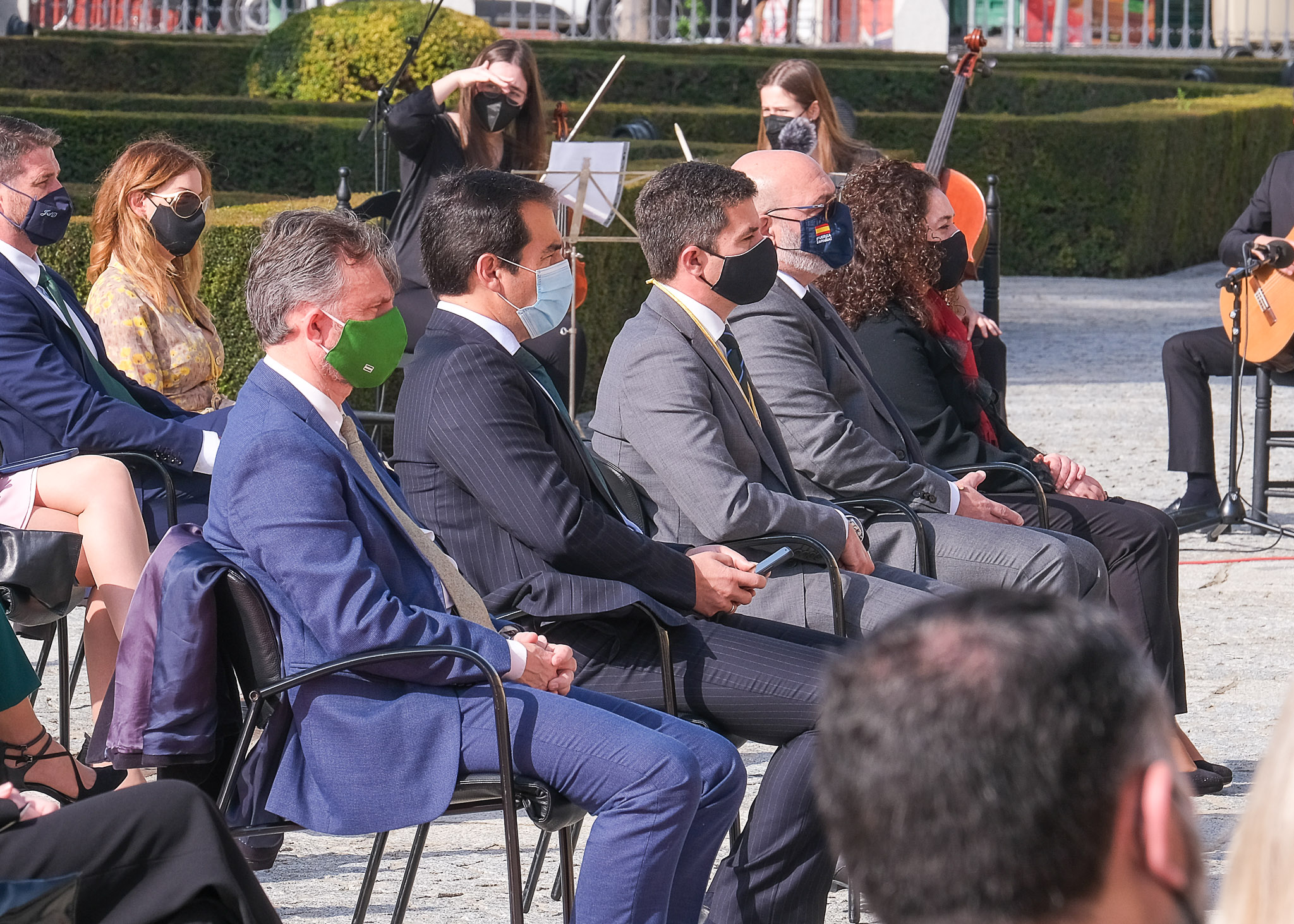 Los portavoces de los cinco grupos parlamentarios durante el homenaje a las v�ctimas del coronavirus 