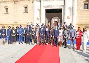    El Grupo Parlamentario Popular Andaluz junto al presidente de la Junta de Andaluc�a y los miembros del Consejo de Gobierno 