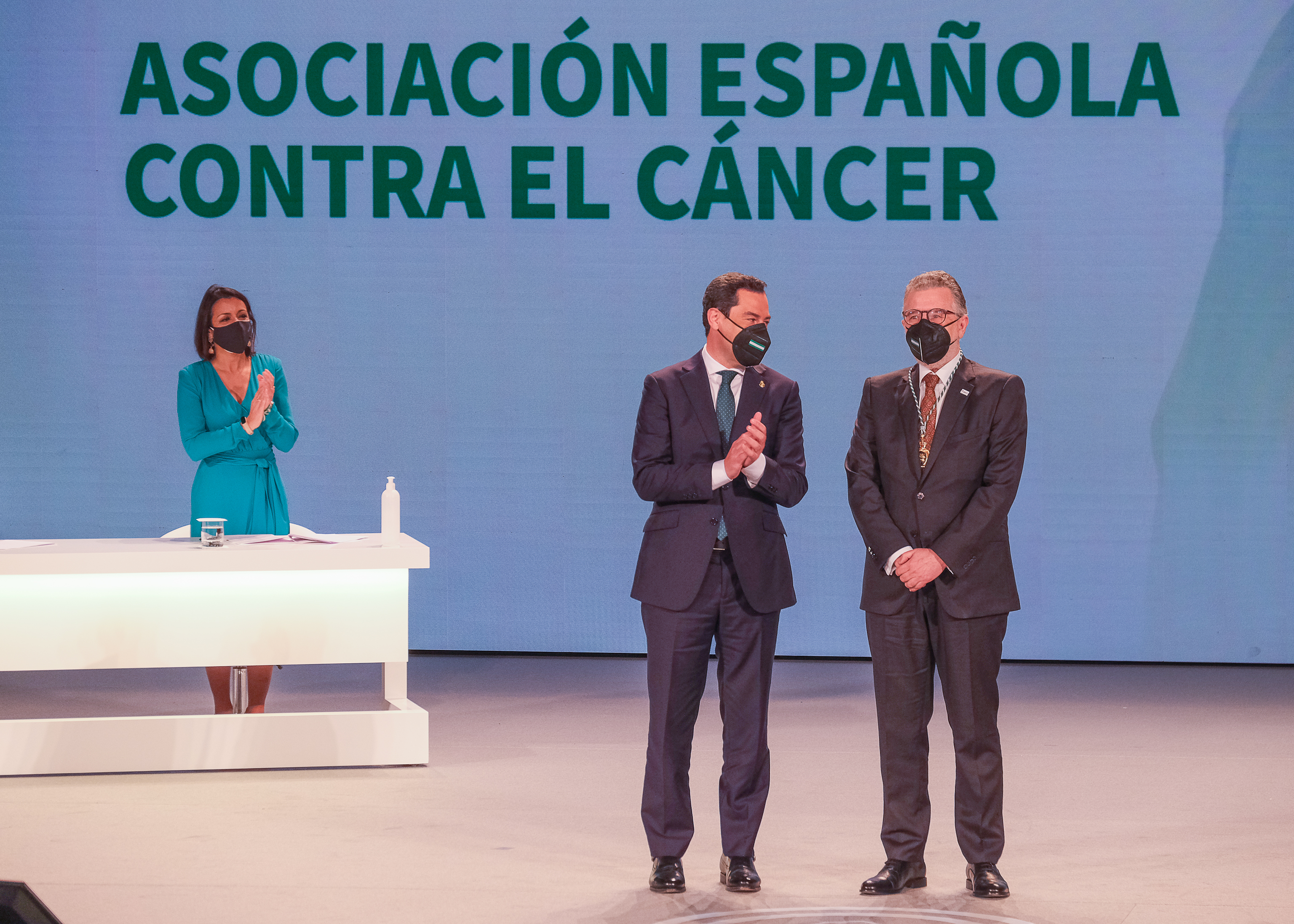 Medalla de Andaluc�a a la Investigaci�n, Ciencia y Salud, para la Asociaci�n Espa�ola contra el C�ncer 